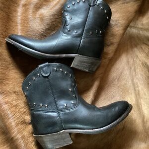 Vintage Shoe Company Black Distressed Leather Boots